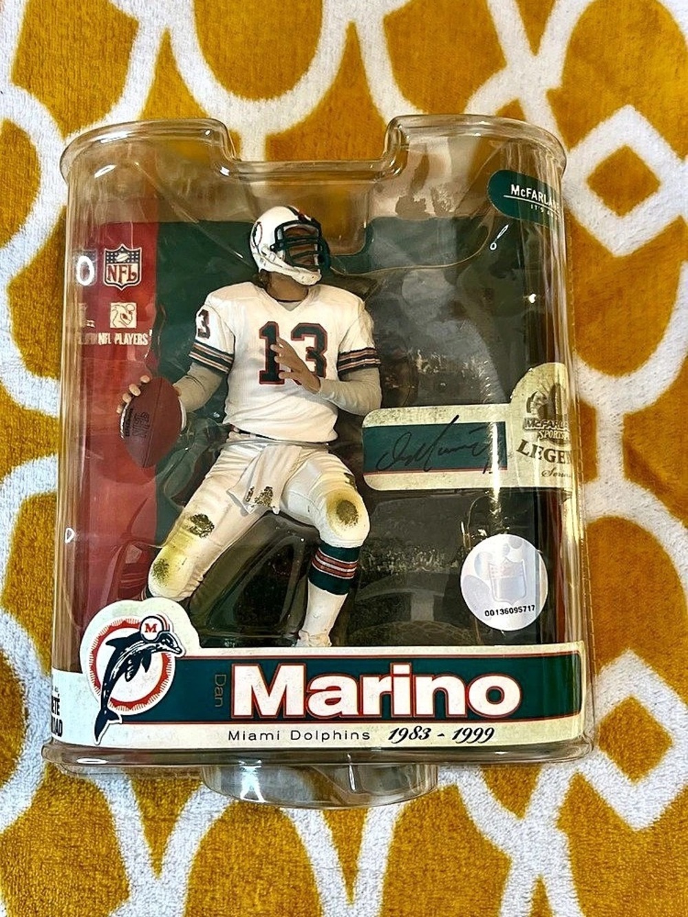 McFarlane Toys Dan Marino NFL Legends 1999 NFL Action Figure NWT